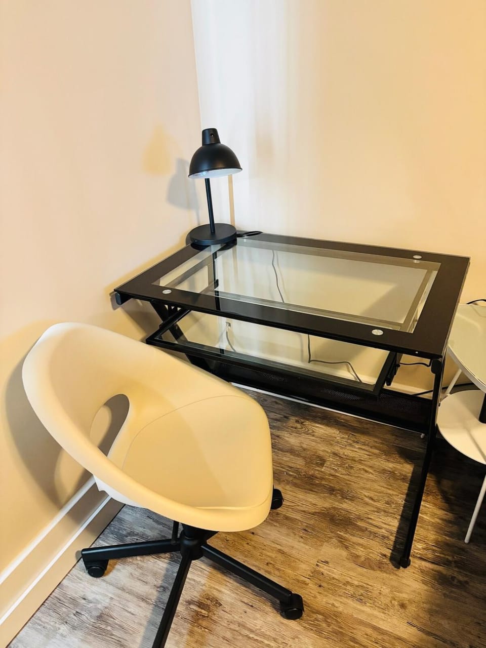 Upper Floor Private 1-Bedroom Suite with Parking Apartment in Calgary