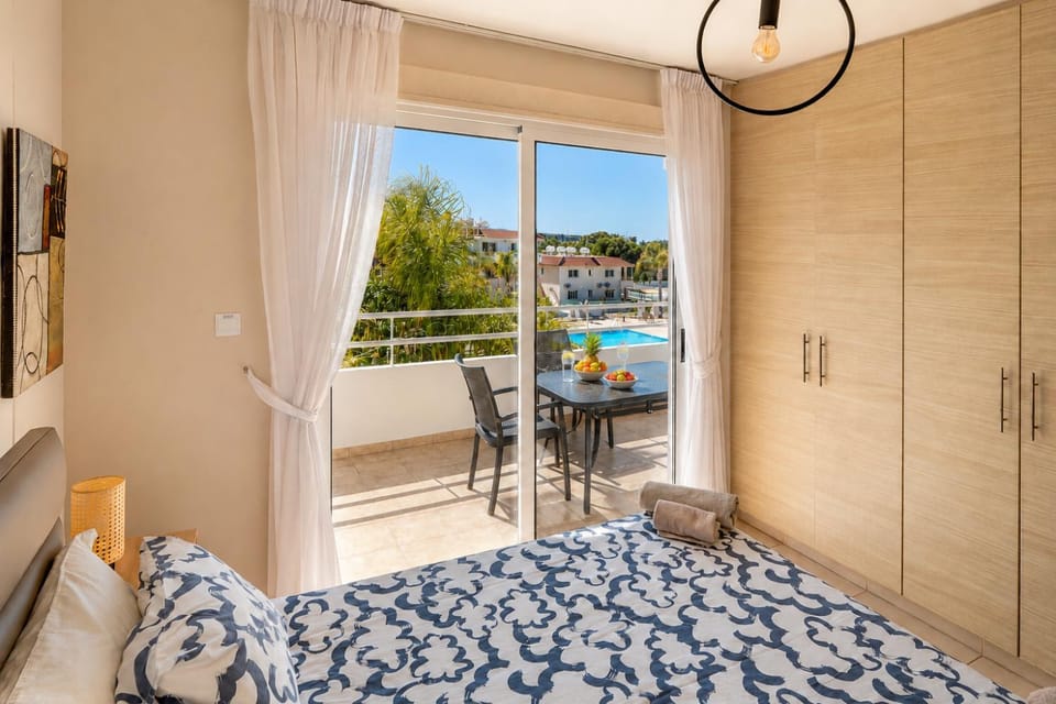 Photo of the whole room, Bedroom, Pool view