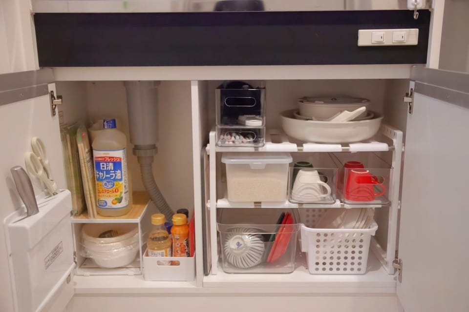 Coffee/tea facilities, Kitchen or kitchenette, minibar, Internal: Not applicable to any particular room