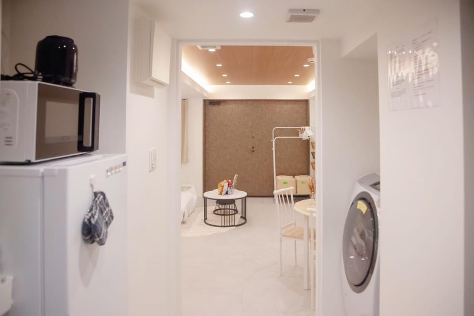 Shower, Kitchen or kitchenette, washing machine, dryer, Internal: Not applicable to any particular room