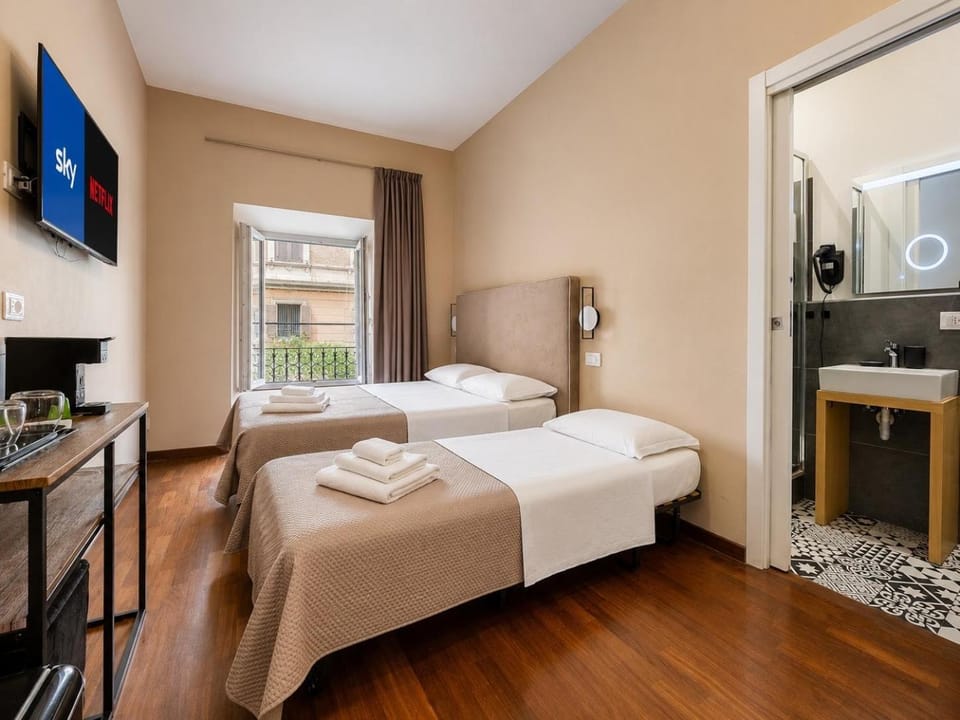 Photo of the whole room, Bedroom, towels