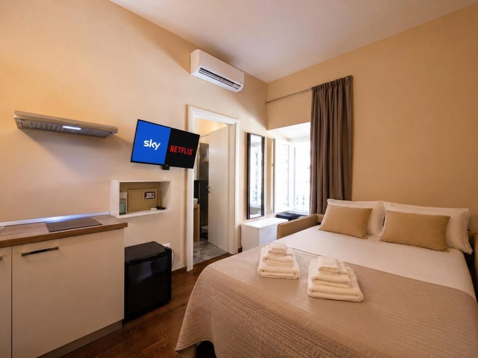 TV and multimedia, Photo of the whole room, Bedroom