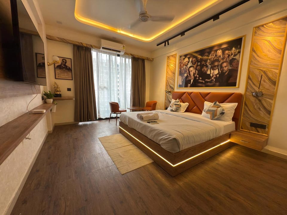 Photo of the whole room, Bedroom