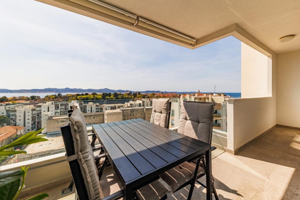Day, View (from property/room), Balcony/Terrace, Seating area, Dining area, Sea view