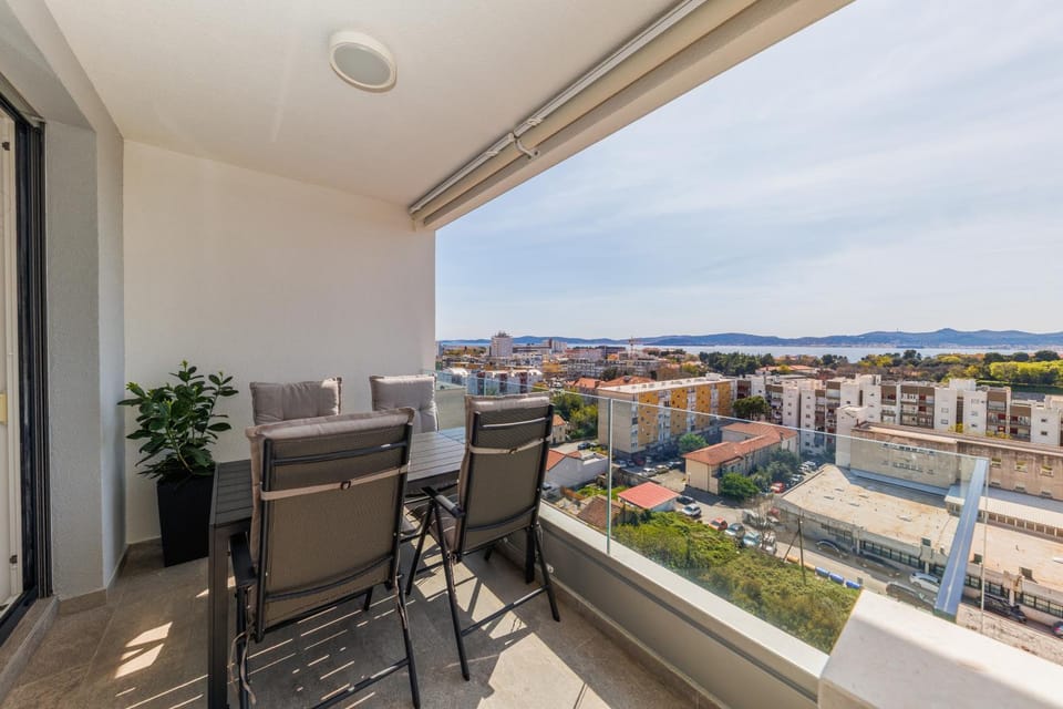 Patio, Natural landscape, Balcony/Terrace, Dining area