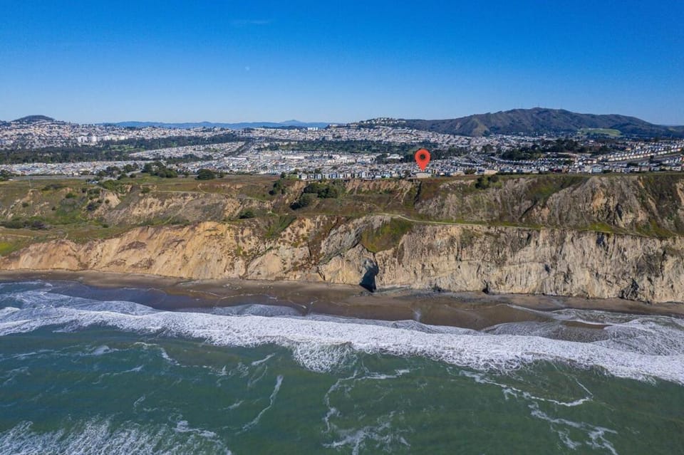 30 - Gem by the sea none-obstructive ocean view Villa in Daly City