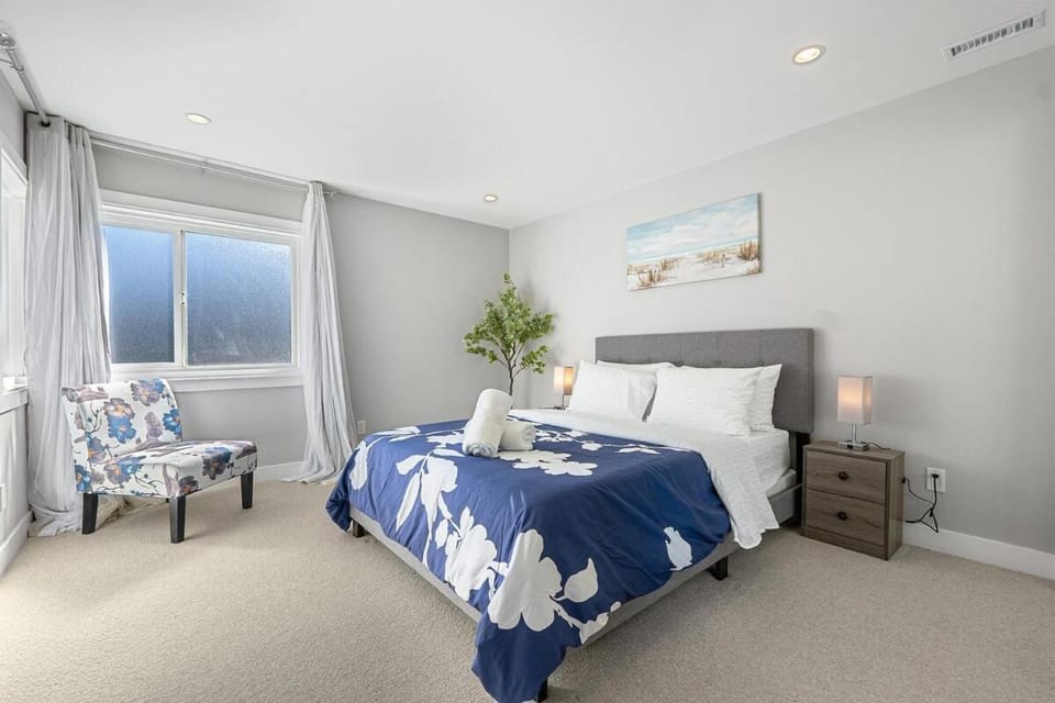 30 - Gem by the sea none-obstructive ocean view Villa in Daly City