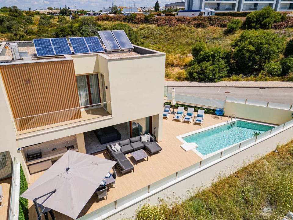 Property building, Day, Natural landscape, View (from property/room), Balcony/Terrace, Pool view, Swimming pool, sunbed