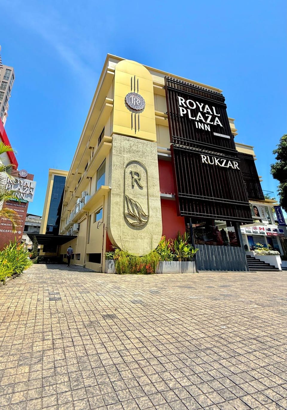 Facade/entrance