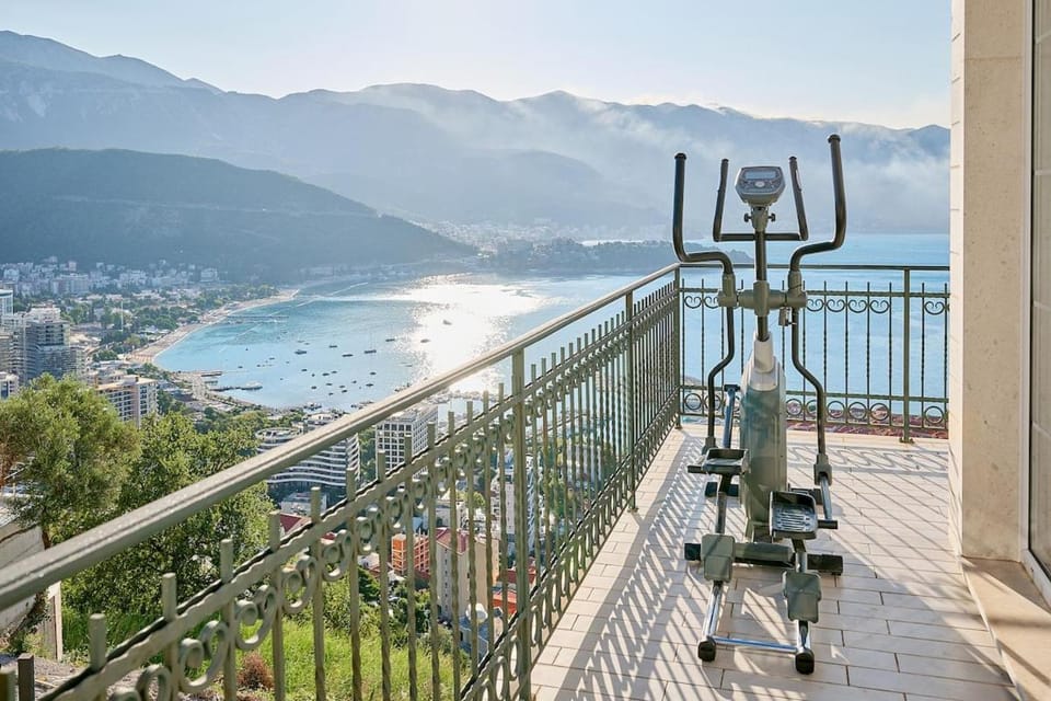 Villa Sofiia with panoramic views of the old town Villa in Budva