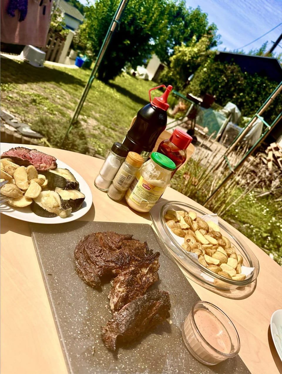 Peaceful Garden Room Near City & Sites Vacation rental in Normandy
