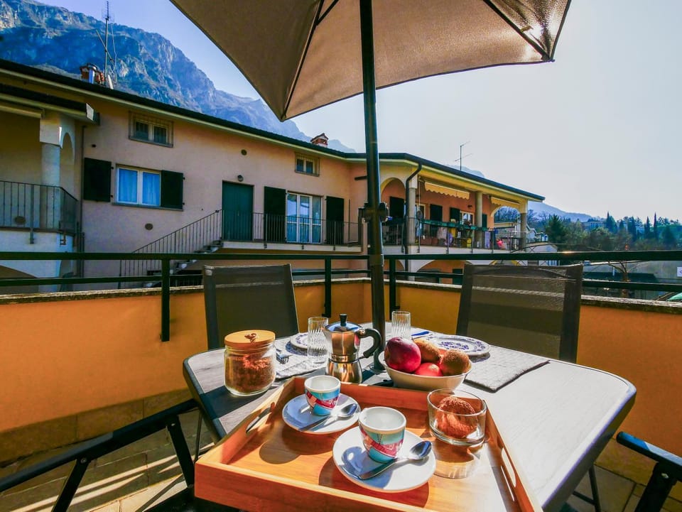 Patio, Day, Natural landscape, View (from property/room), Balcony/Terrace, Banquet/Function facilities, Dining area