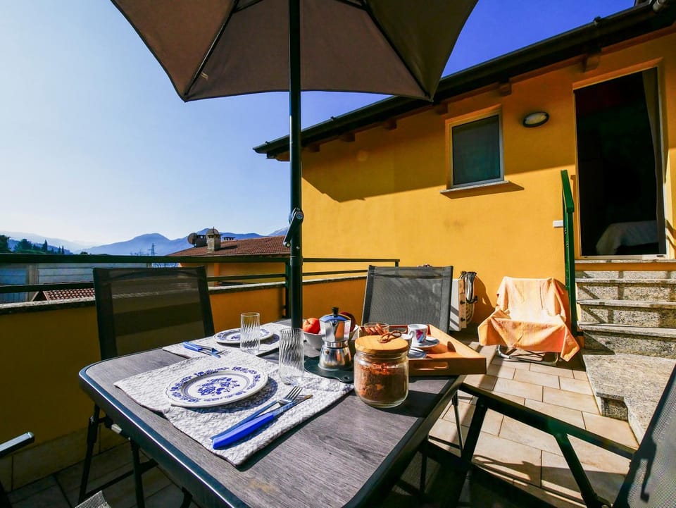 Patio, Day, Natural landscape, View (from property/room), Balcony/Terrace, Dining area, Mountain view