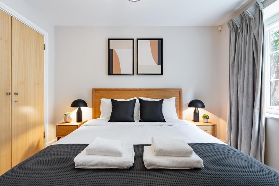 Bed, Bedroom, towels, wardrobe