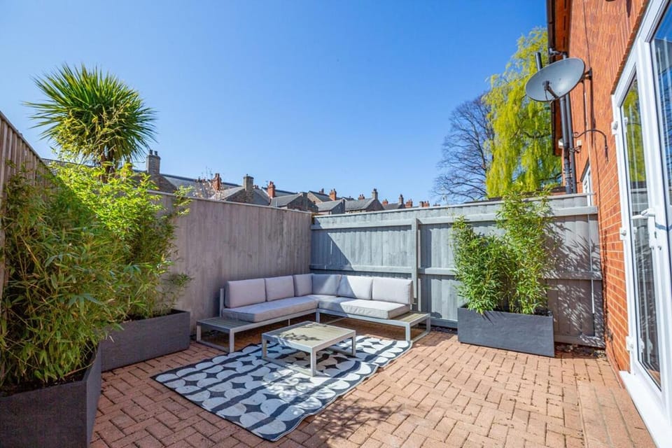 Hot Tub, Private Parking, King Bed, Beach luxury House in Cleethorpes