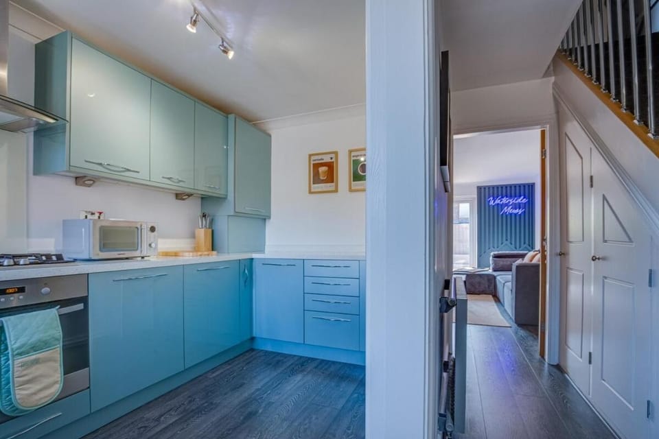 Hot Tub, Private Parking, King Bed, Beach luxury House in Cleethorpes