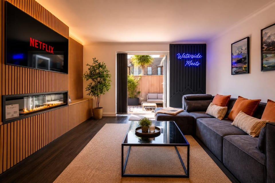 Hot Tub, Private Parking, King Bed, Beach luxury House in Cleethorpes