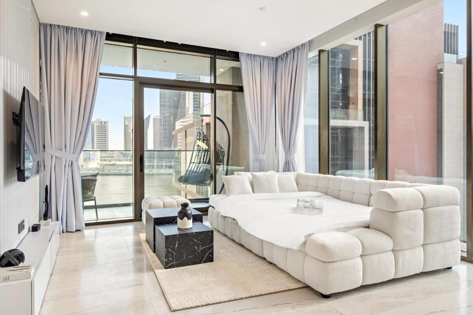 Luxe 2BR Retreat, Canal Views & Prime Dubai Stay Near Attractions Apartment in Dubai
