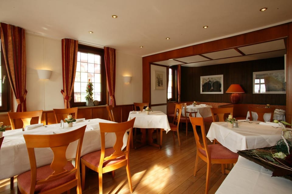 Restaurant/places to eat, Restaurant/places to eat