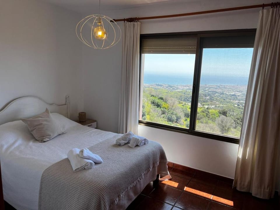 Bed, Natural landscape, Photo of the whole room, Bedroom, Mountain view, Sea view, towels
