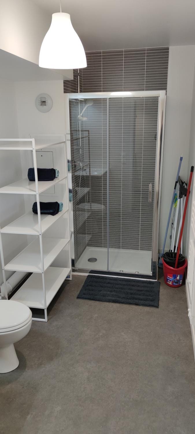 Shower, Bathroom, towels
