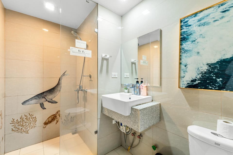 Shower, Toilet, Bathroom, bidet, towels