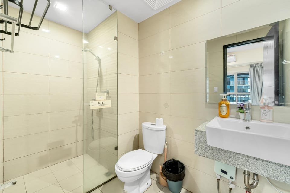 Shower, Toilet, Bathroom, towels
