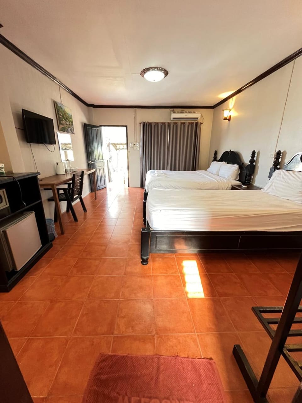 Photo of the whole room, Bedroom