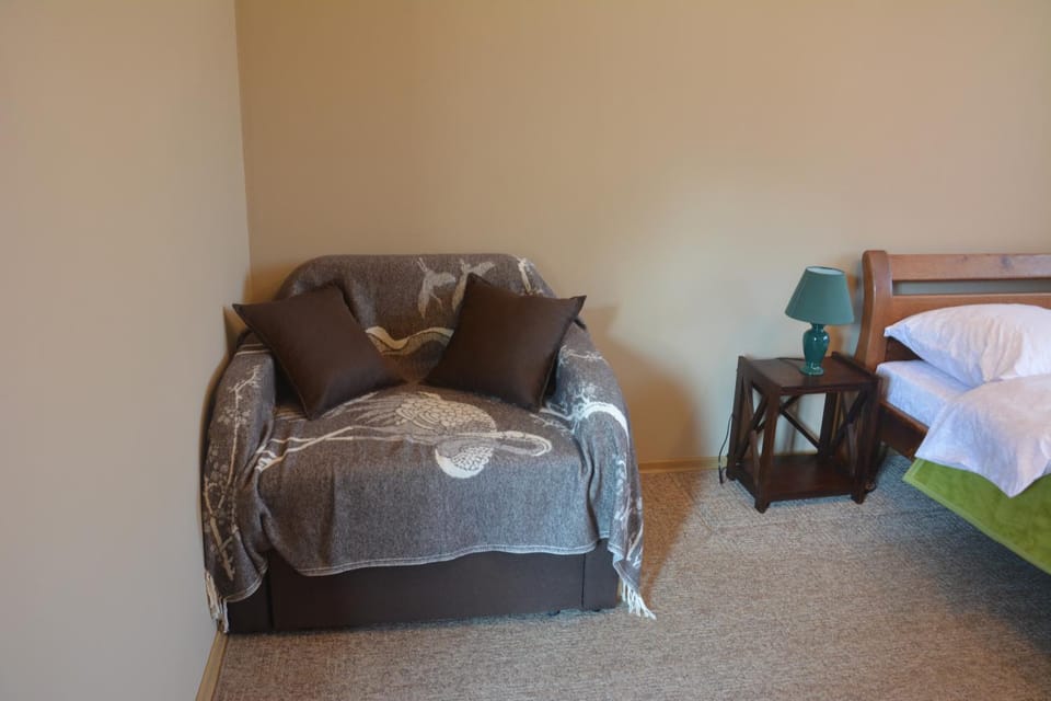 Photo of the whole room, Decorative detail