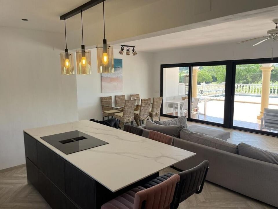 Living room, Dining area, kitchen