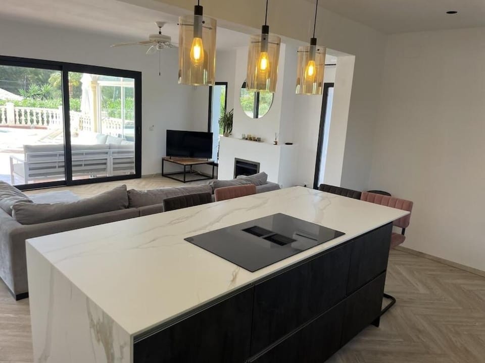 TV and multimedia, Living room, kitchen