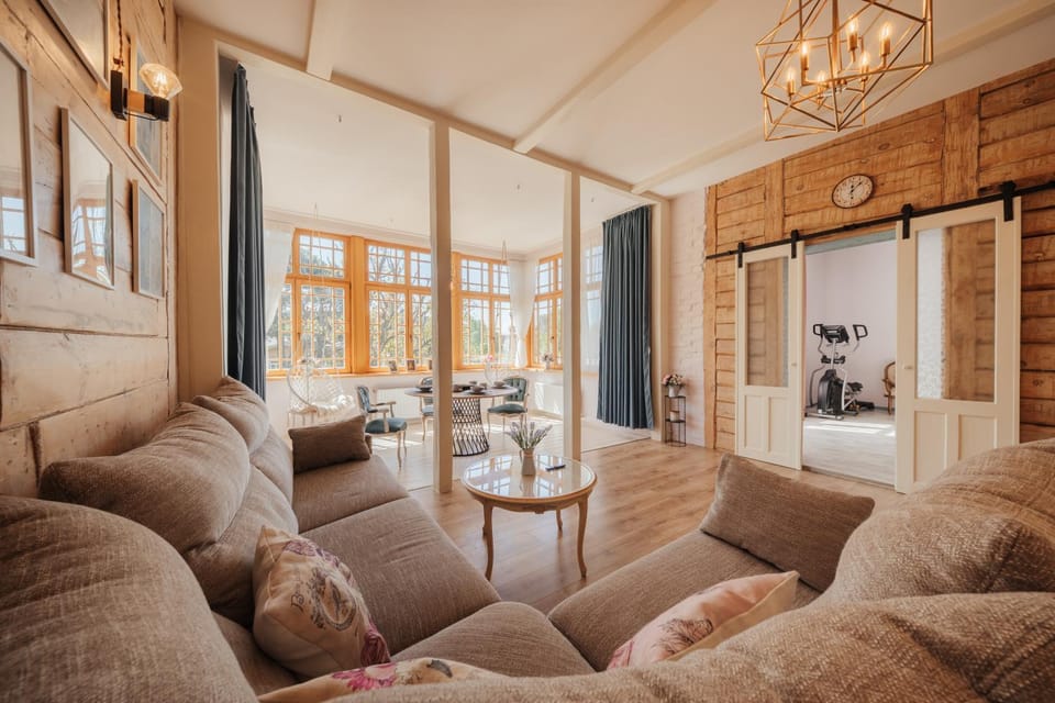 Living room, Photo of the whole room, Seating area, internet