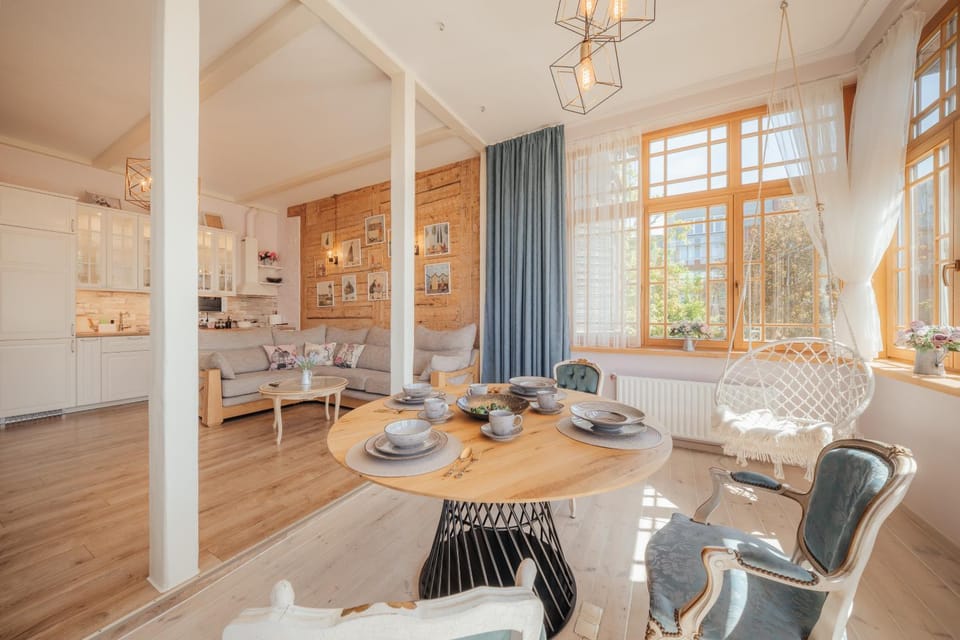 Photo of the whole room, Dining area
