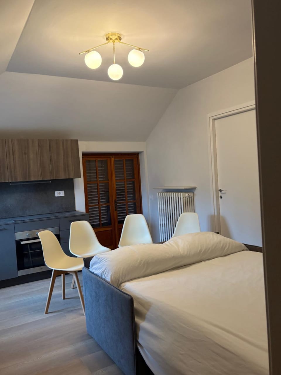 Bed, Living room