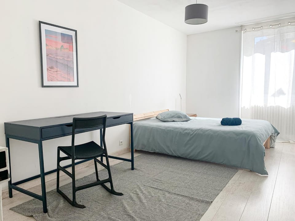 Bed, Photo of the whole room, Bedroom
