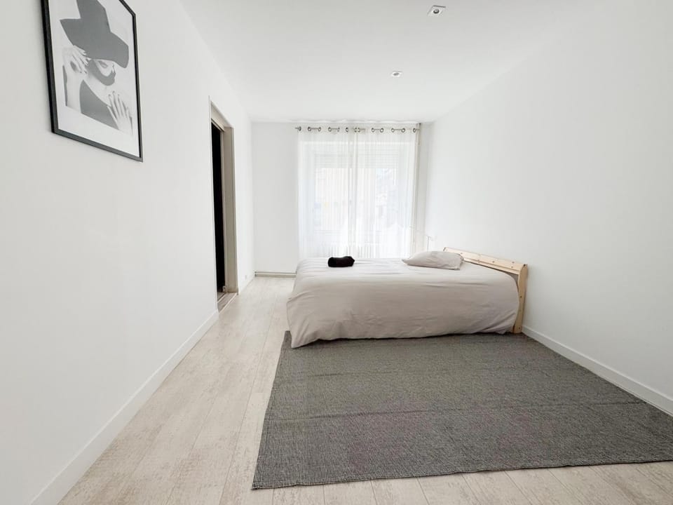 Bed, Photo of the whole room, Bedroom