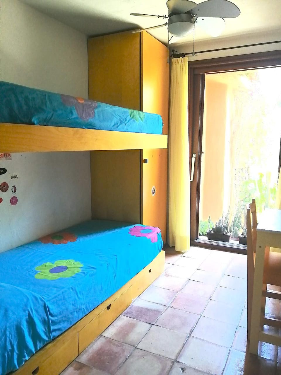 Bedroom, bunk bed