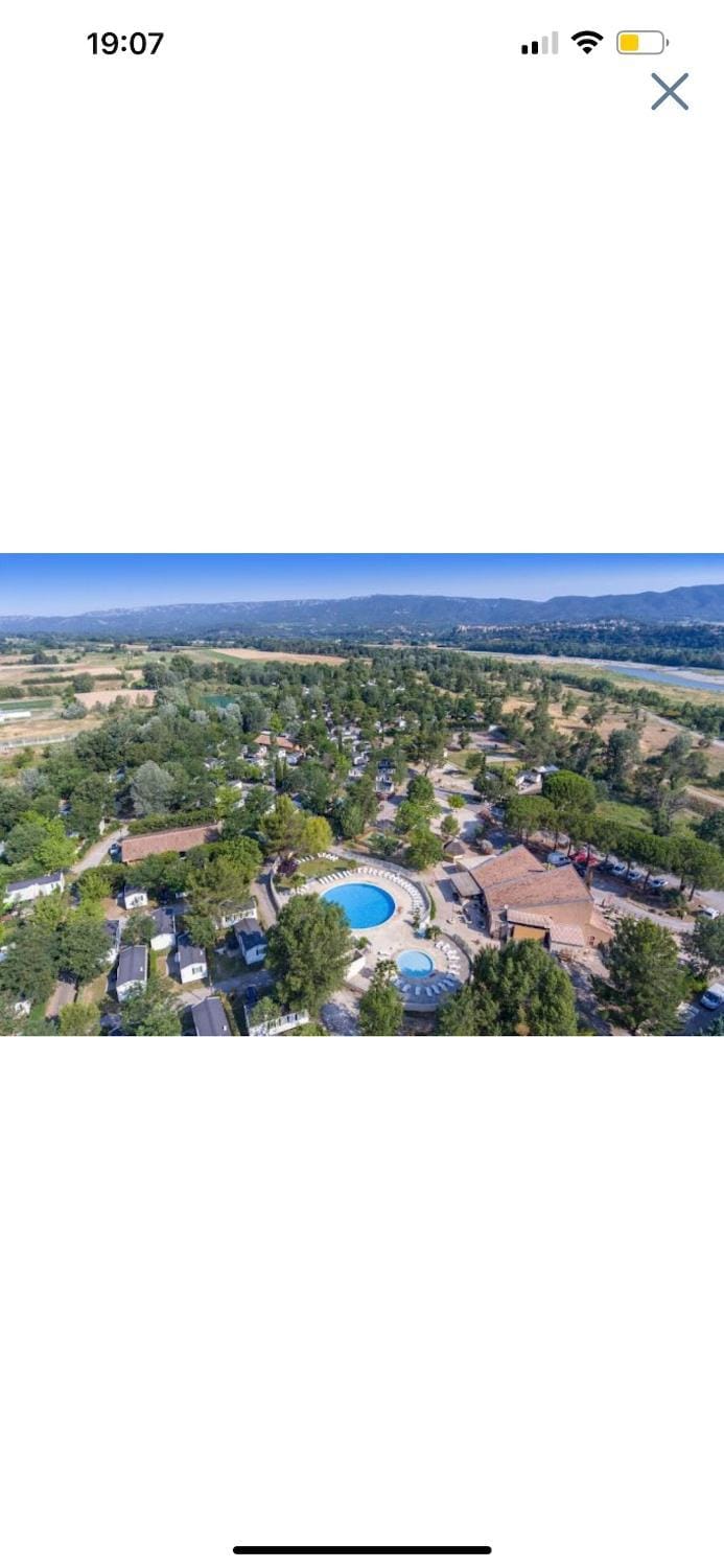 Domaine des Iscles mobile home clim, jardinet sans vis-à-vis Campground/ 
RV Resort in La Roque-d'Anthéron