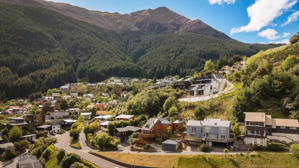 Majestic Waters House in Queenstown