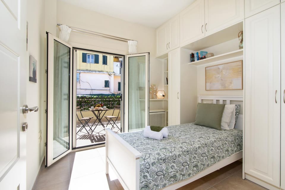 Bed, Balcony/Terrace, Bedroom