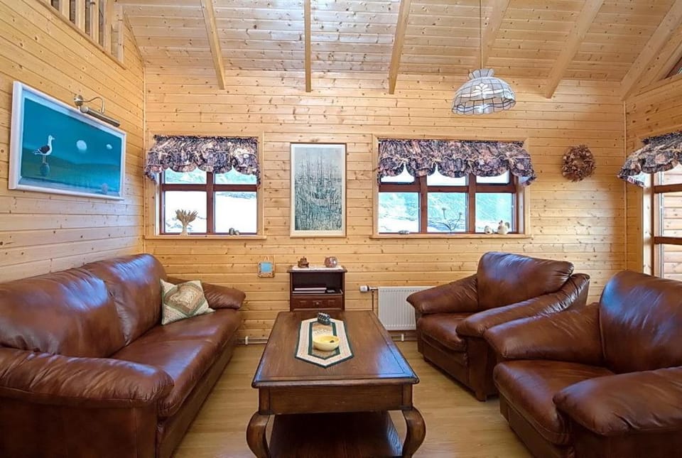 Day, Living room, Seating area