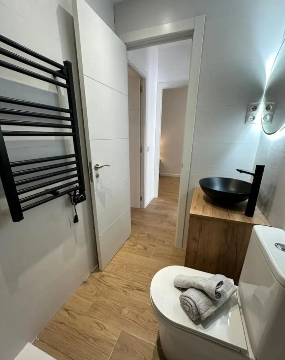 Apartamento temporal cómodo y moderno para estancias personales o profesionales Apartment in Madrid