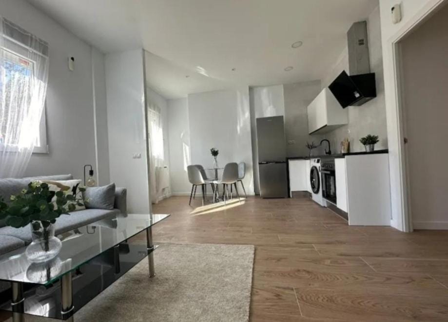 Apartamento temporal cómodo y moderno para estancias personales o profesionales Apartment in Madrid
