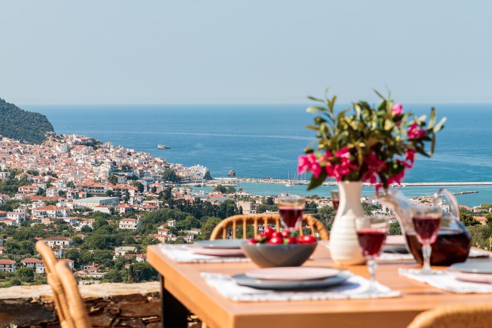 Day, Natural landscape, Dining area, City view, Sea view