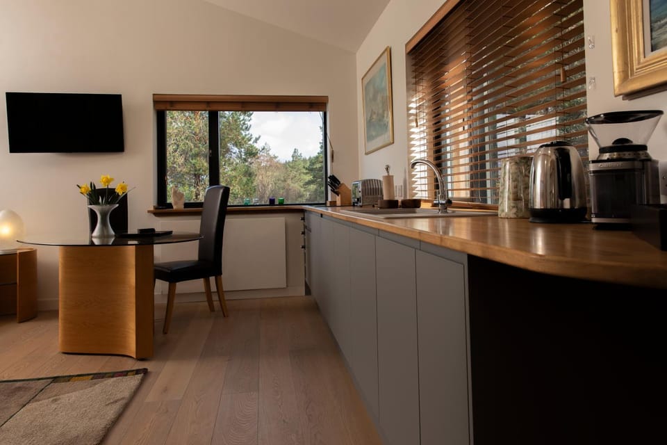 TV and multimedia, Kitchen or kitchenette, Dining area