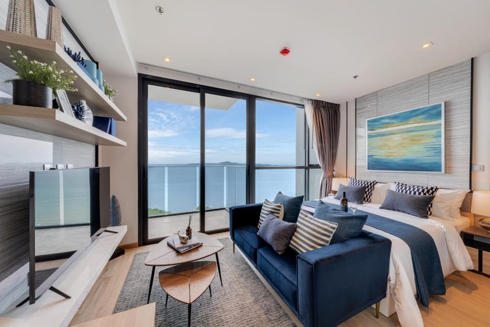 Stunning Sea View On High Floor Apartment in Pattaya City