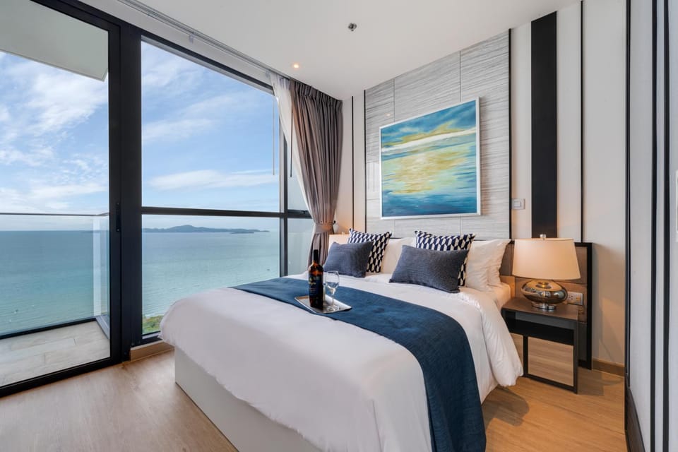 Stunning Sea View On High Floor Apartment in Pattaya City