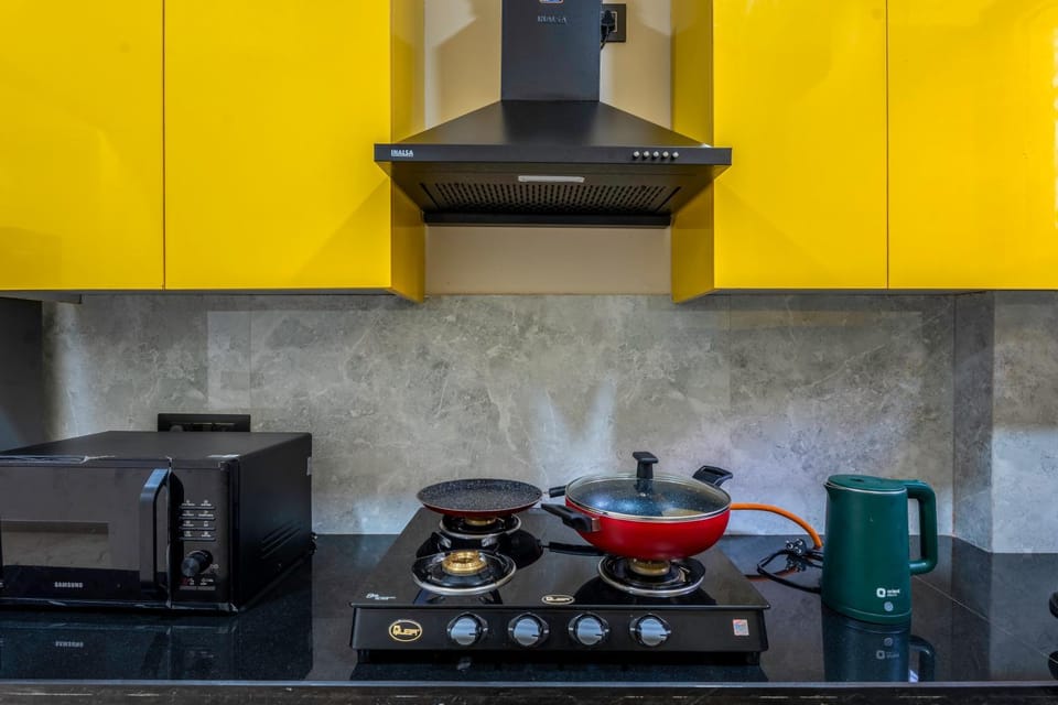 Coffee/tea facilities, Kitchen or kitchenette, stove, toaster, kitchen
