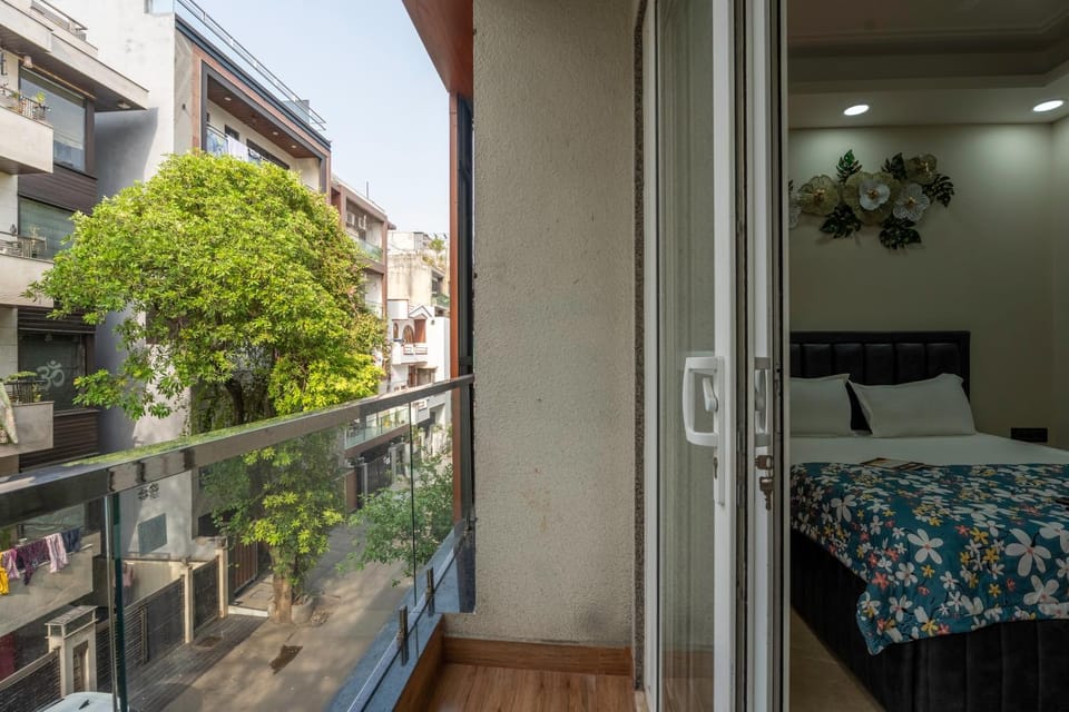 Patio, Bed, Day, View (from property/room), Balcony/Terrace, Photo of the whole room, Dining area, Bedroom