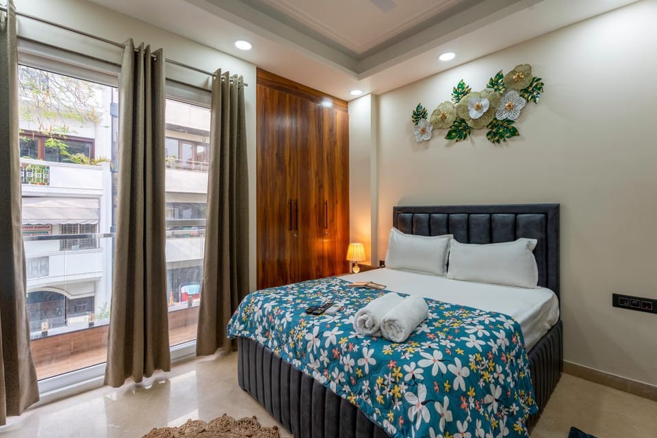 Bed, View (from property/room), Photo of the whole room, Bedroom, towels